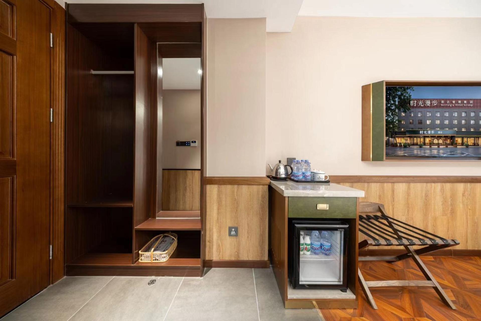 Nost Algia Hotel Near Beijing Panjiayuan Antique Market- Beijing Happy Valley, Cbd, China Zun And Sanlitun, Tian'Anmen Square, Free Ice Cream, Mineral Water, Coffee, Snacks And Laundry Service, Free Gymnastic, English Communication Well Exteriör bild