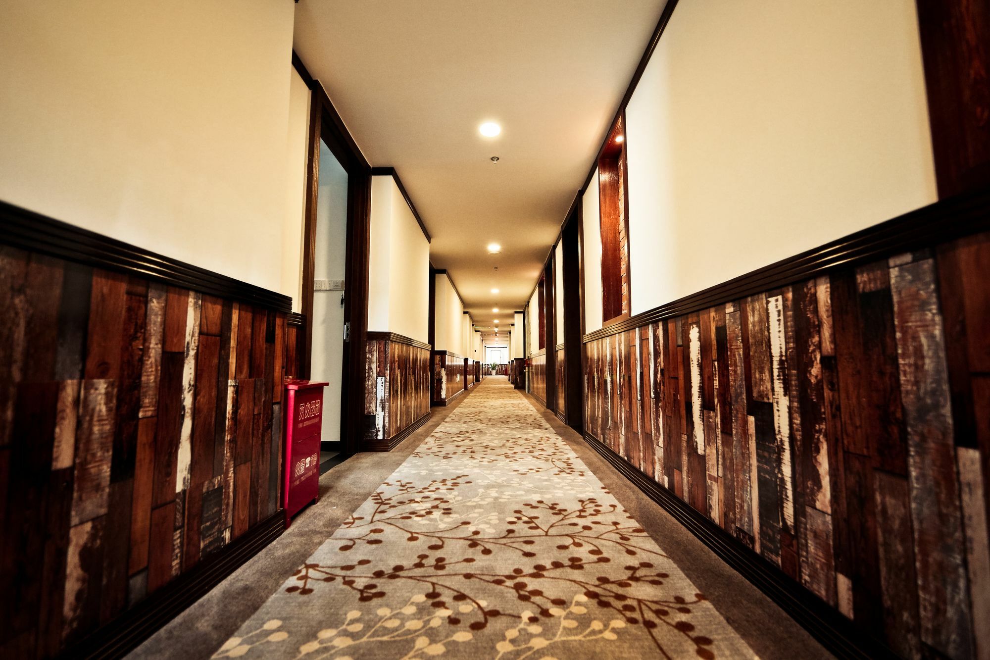 Nost Algia Hotel Near Beijing Panjiayuan Antique Market- Beijing Happy Valley, Cbd, China Zun And Sanlitun, Tian'Anmen Square, Free Ice Cream, Mineral Water, Coffee, Snacks And Laundry Service, Free Gymnastic, English Communication Well Exteriör bild